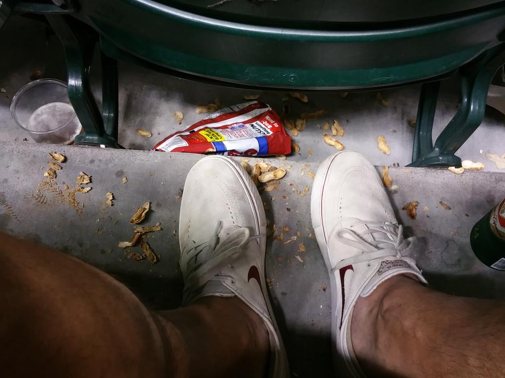 2srfacectrldudz's tweet photo. At the Astros Rangers game...#whatacatch http://t.co/tQjxm761kY