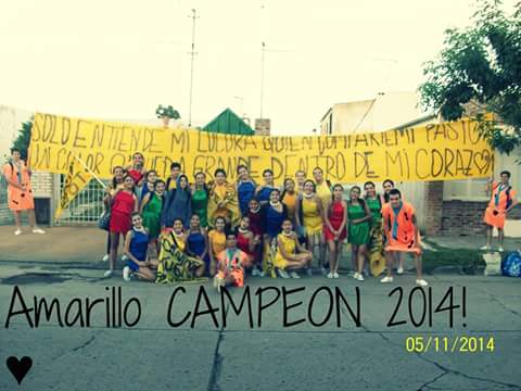 schmidt_julii's tweet photo. Nudo en la garganta con esta foto..!
#Amarillo 💛
#Tardes #Ensayos #Soleadas #Risas #LaCopa -Cosas asi no se olvidan♡ http://t.co/1CTnuDjE4g