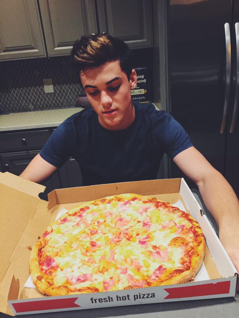 GraysonDolan's tweet photo. Me and you bb http://t.co/4ewknNKeR5