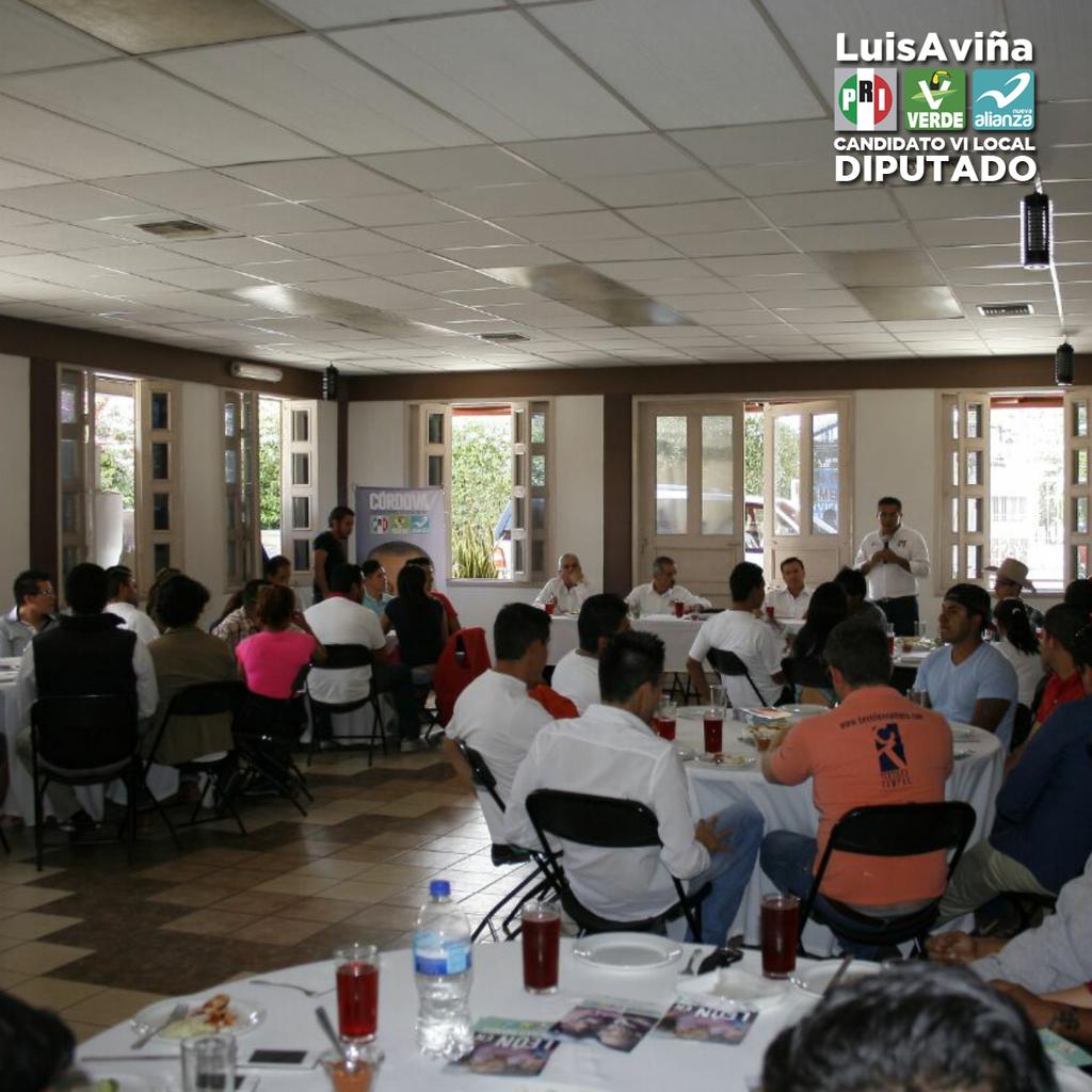 LuisAvinaB's tweet photo. Dialogué con distintas identidades juveniles para atender sus necesidades, agradezco a los Candidatos su compañía. http://t.co/fFcZgIR8gq