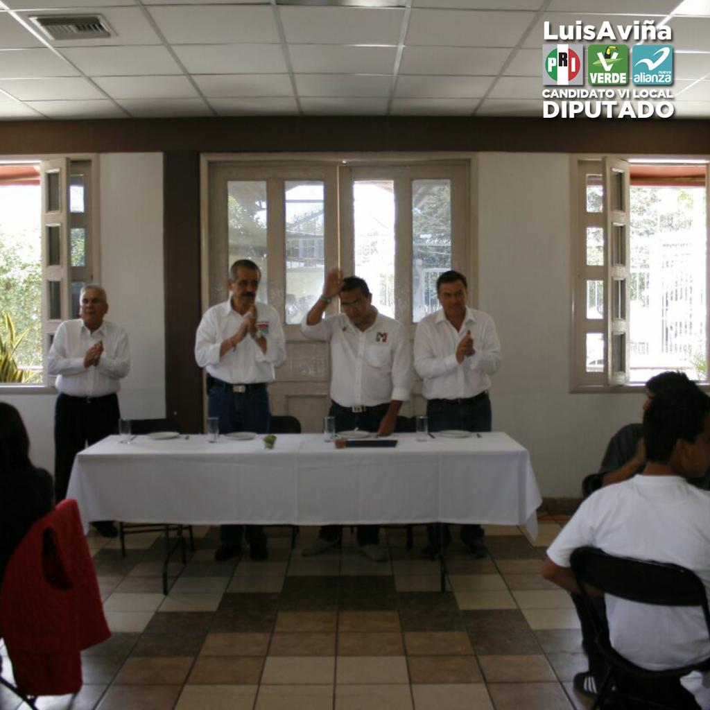 LuisAvinaB's tweet photo. Dialogué con distintas identidades juveniles para atender sus necesidades, agradezco a los Candidatos su compañía. http://t.co/fFcZgIR8gq