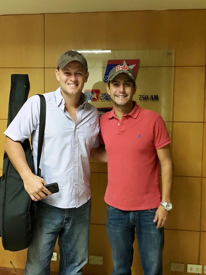 DaniloRoseroFC's tweet photo. Escuchalo por @RadioDiblu @danilorosero &amp; @royymax promo #MadrePeñaSoloHayUna.! http://t.co/bcVug6h6Cw