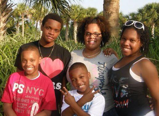 UnstoppableTeeE's tweet photo. PLEASE SHARE mother of 6 battling breast cancer for the second time stage 4 http://t.co/PprlT6kTvG @karrueche http://t.co/cM75dZsSGX