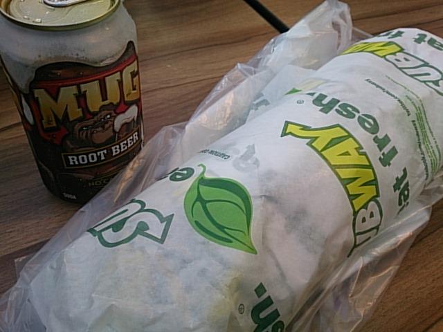Hound ｃ99 お疲れ様でした Kng501st ルートビア美味しいですよね この前の厚木基地で飲んだこのルートビアも良かったです ブルドックの絵柄なので海兵好きとしてチョイス Http T Co 6rubi9m8wl Twitter