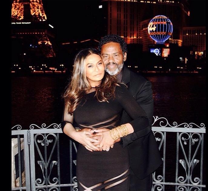 lipstickissed's tweet photo. #TinaKnowles &amp; her new Husband  #RichardLawson got cozy in Vegas !!! #Newlyweds #Lipstickissedinfo http://t.co/qIQgS9jw7a