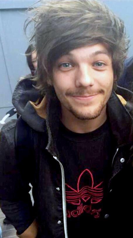 Baby getting off a plane to surprise his daddy 💕