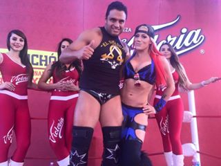 LuoisaValkyrie's tweet photo. Rey y Reyna AAA! Los mejores #Puraclasemundial #Ysiquieren #DiosaCanadiense #TexanoPower http://t.co/TkIqKHMuwp