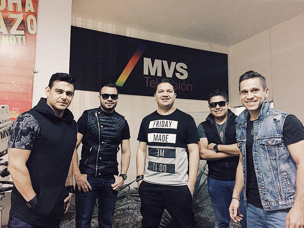 LosAdolescents's tweet photo. En poco minutos estaremos en el programa el "El Almoahdazo" del canal 51 y 152 de la antena Dish @playbackmiami http://t.co/MFET06OToX