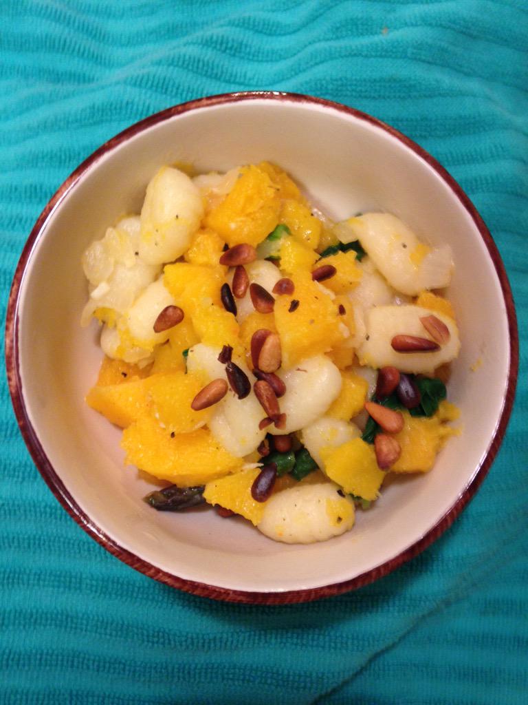 VeganMegan246's tweet photo. #vegan #starchsolution #hclf #vegandinner  #veganfoodshare #veganhour #veganism #whatveganseat http://t.co/WQ99xq8CRe