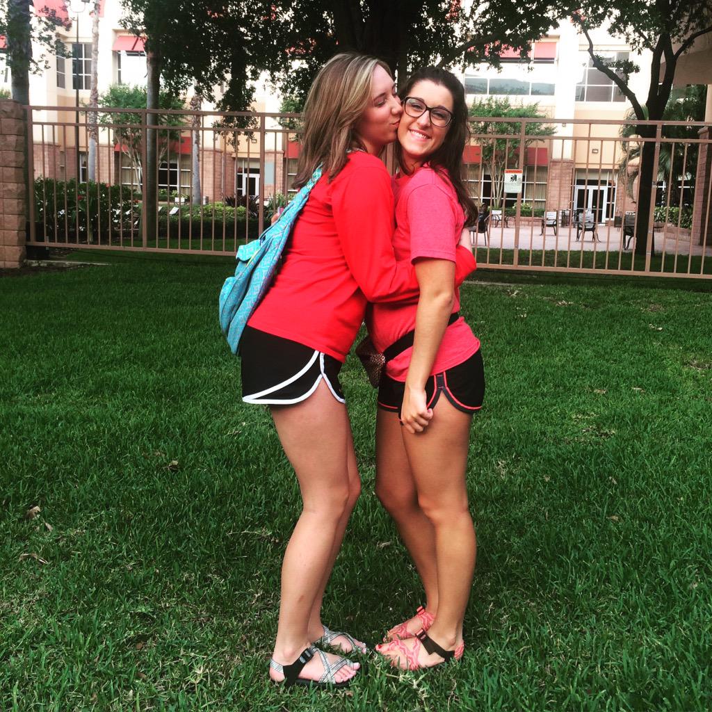 MJoYoungblood11's tweet photo. Miss waking up to 85 degree weather at 8 AM and these people right across the hall 💘 #reallifestinks http://t.co/MSim9clP8r