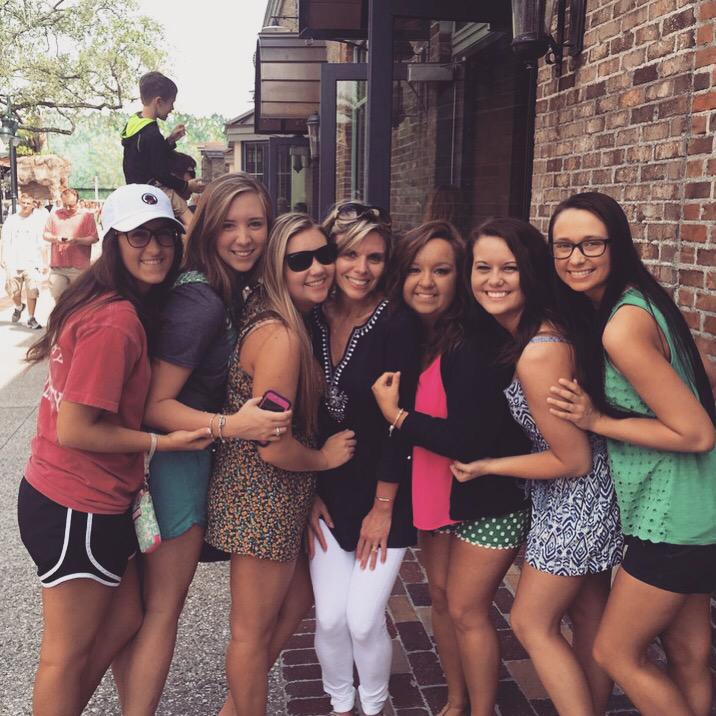 MJoYoungblood11's tweet photo. Miss waking up to 85 degree weather at 8 AM and these people right across the hall 💘 #reallifestinks http://t.co/MSim9clP8r