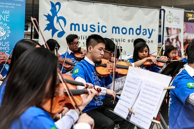 tomleemusic's tweet photo. Yesterday, 200+ students performed the #MusicMonday anthem. Read about it here --> http://t.co/ElMyoXhlIu #MMWeAreOne http://t.co/0lwhUmDecu