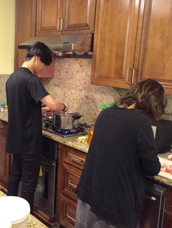 GOT7Addict's tweet photo. [TWITTER] 150506 @.linbea945 ซุปกิมจิเกาหลีที่ดีที่สุดเท่าที่ป๊าเคยกินมา.... พรสวรรค์อีกอย่างของ JB!! ขอบคุณนะ JB ^_^ http://t.co/LmB5TnWIwj