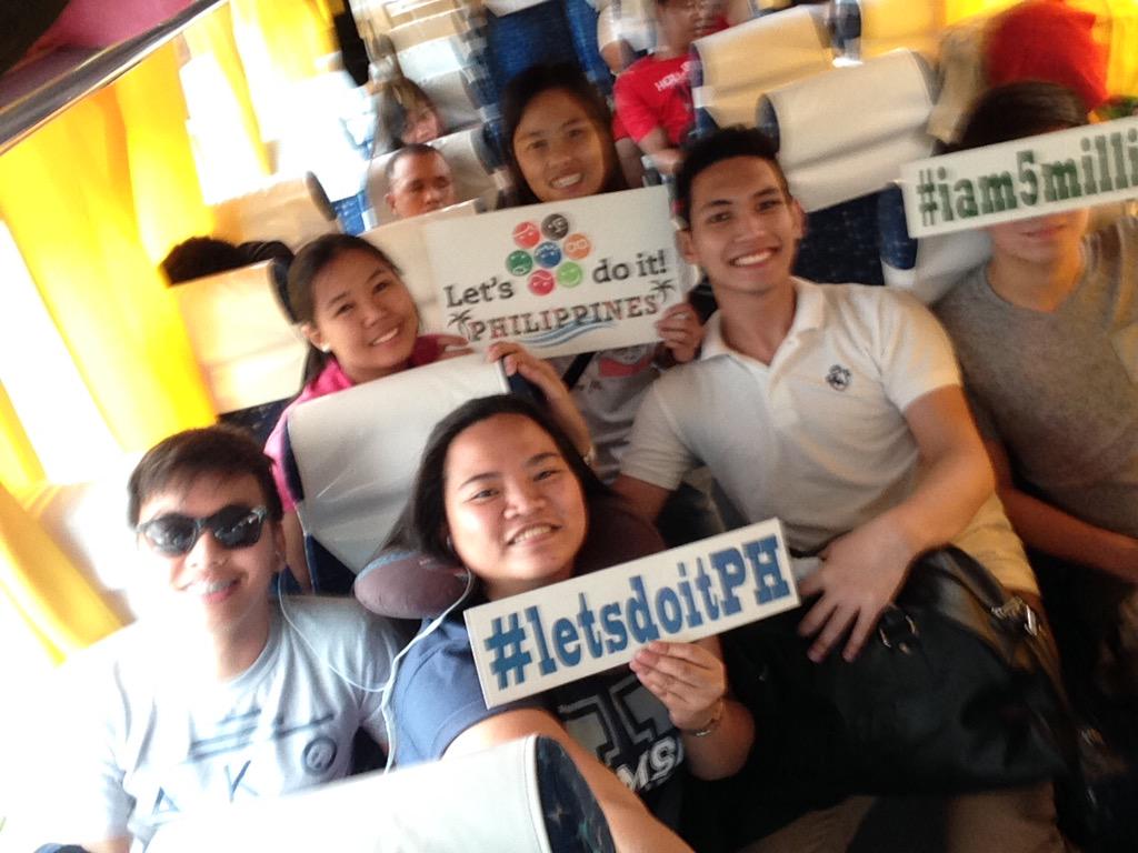 elainegarcia111's tweet photo. On our way to Tarlac! #letsdoitPH http://t.co/5T6Av41ThY