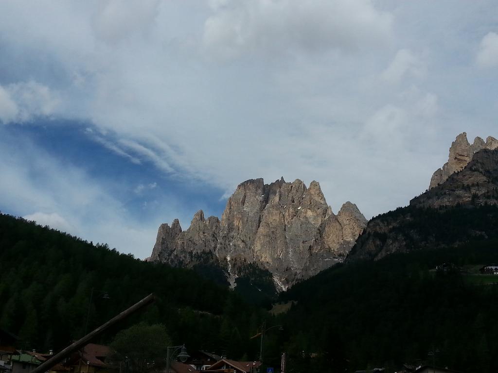 BaitaChecco's tweet photo. #gruppodolomitico, #Larsech visto da #Pera di Fassa @vescovi13 @valdifassa @DolomEat @babyTrekking ! http://t.co/mV5OyCqZxb