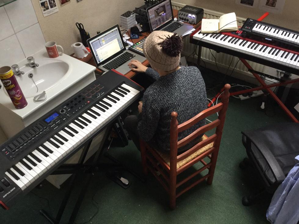 Sam Davies (@gsdensemble) on Twitter photo Mega set up with the man, the legend <a href="/Oliver_Lamb/">Oliver Lamb Music</a> Paella. #keys #nord #piano #techno #music #rickwakemaniwish #yes Mega set up with the man, the legend <a href="/Oliver_Lamb/">Oliver Lamb Music</a> Paella. #keys #nord #piano #techno #music #rickwakemaniwish #yes