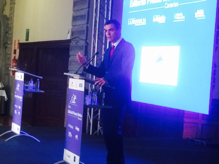 psoegc's tweet photo. @sanchezcastejon: "Regeneración democrática y recuperación económica, dos términos q van d la mano #XUnCabildoSocial http://t.co/3vdmyqZFli