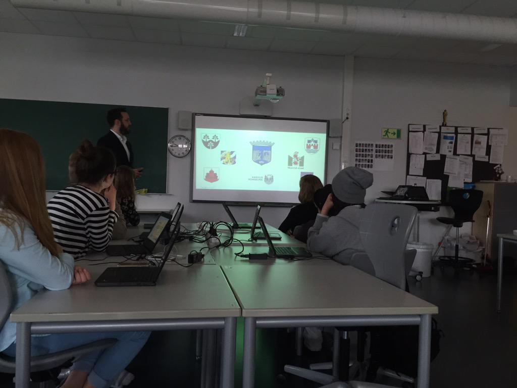 StaaleT's tweet photo. Trondheim kommune nå i skyen med #gafe. @Roscomahon på Rosenborg skole med elever fra 8c på #chromebooks. Nå #NKUL http://t.co/yhwynGjs2R