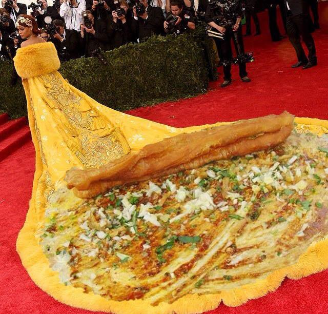 MFrannieStore's tweet image. But I want to say is that  #Rihanna what a little poor lady... haha &amp;lt;3 #metgala #metgala2015