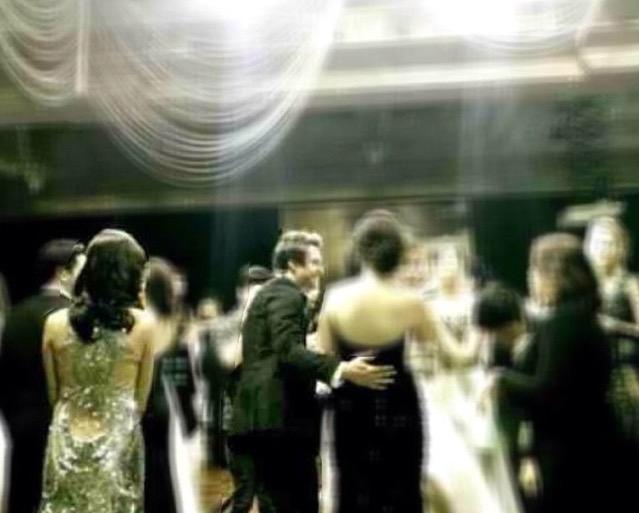 clarisse1223's tweet photo. LizQuen with Erich 😌❤️ Awkward daw? Saang banda? banda roon? 😂🙈

#ForevermoreXanderPaRin #LizQuen #SMB2014 http://t.co/TpQQhvwMJk