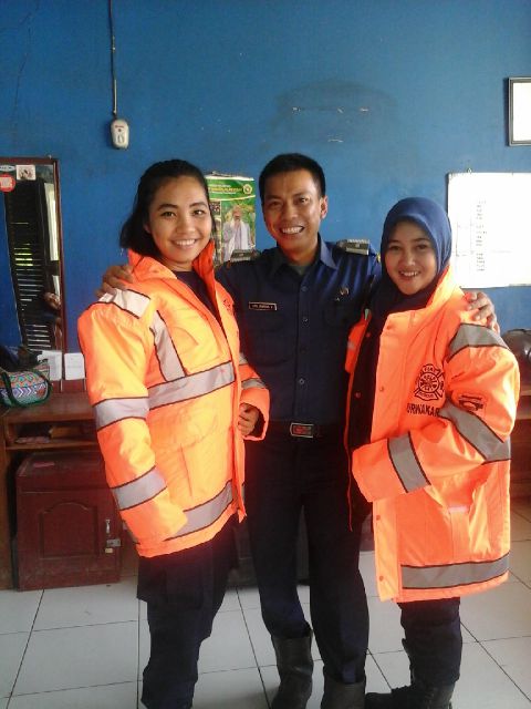 Yu Jalan "@damkaristimewa: 2 #srikandi rescue gabung k tkp longsor pipa gas meledak d Pangalengan <a href="/ama_jentreDKP/">Ama Ruslan DKP</a>  "