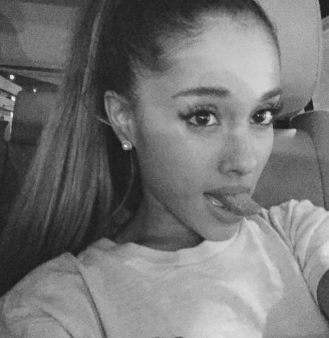 arianascomic's tweet photo. HElp http://t.co/douLrBvXTB