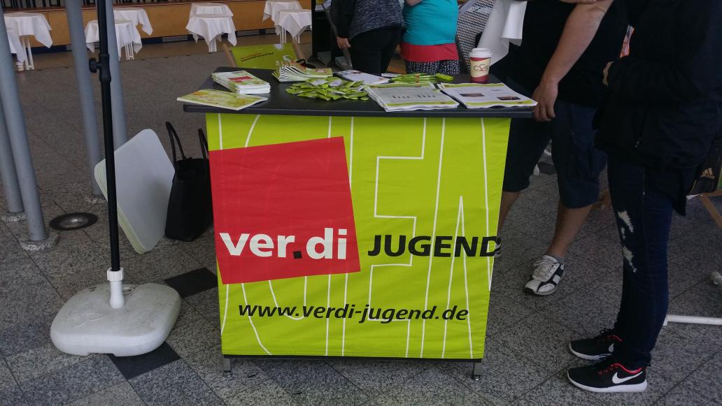 SirSaepp's tweet photo. @vjthueringen #Verdi Aktion zur #Telekom Azubi-Quote in #Erfurt #ErlebenwasVerschwindet http://t.co/whlbzJ8f2B