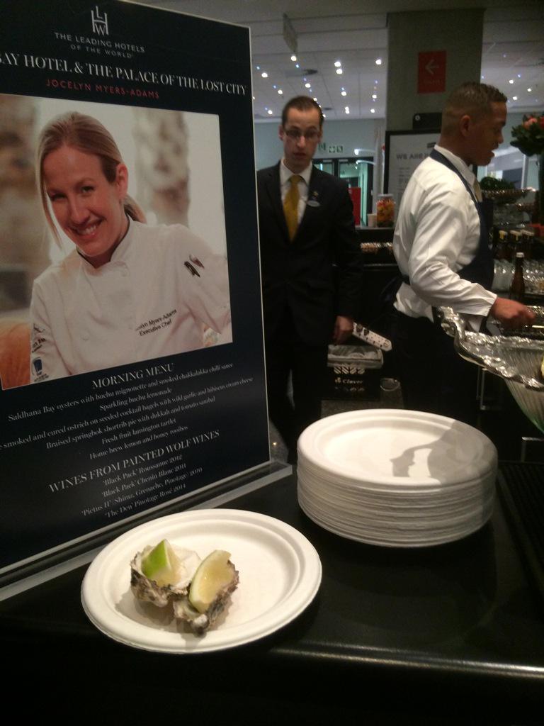 LHWENTX's tweet photo. #notonestory @TableBayHotelSA @LeadingHotels breakfast is served!! Courtesy of Jocelyn Myers Adams http://t.co/DFXTJ3NJWE