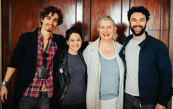 dpdlekszlffl's tweet image. 고통받으면서 구글링 하다가 알아낸 사실, 두개가 다른 사진이었어.....#AidanTurner #RobertSheehan #differentpicture