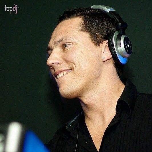 JulietFeline's tweet photo. I soooo much love @Tiesto's naughty smile...😍💗💗💗 #Tiesto #PrettyShot #ILoveTiesto #Tiestofamily http://t.co/T7B8gI1CZ1