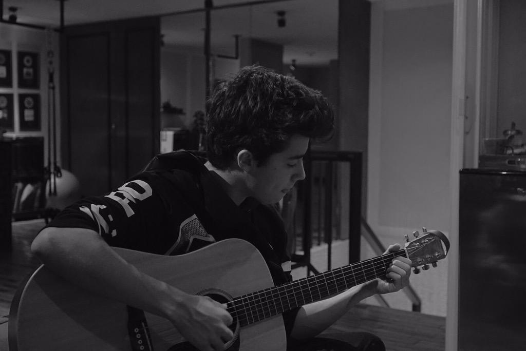 mariobautista_'s tweet photo. Buenas noches, cosas grandes se vienen. 🎶 http://t.co/Cmhy6IOVVs