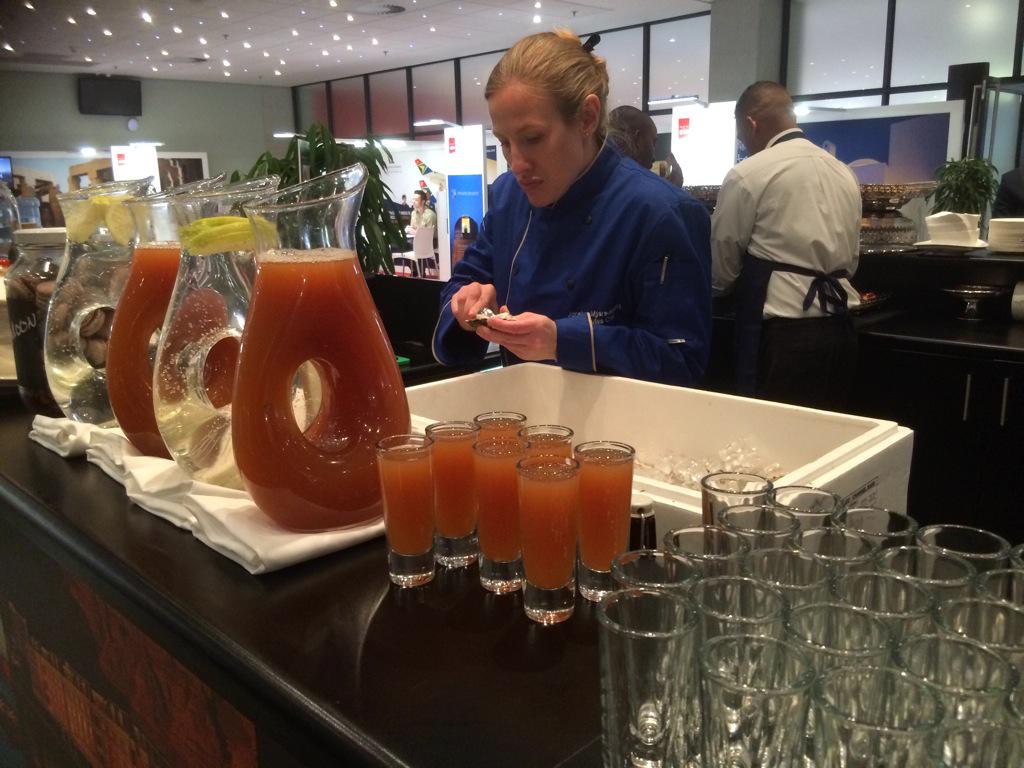 LHWENTX's tweet photo. @PalaceLostCity #notonestory nine o'clock is wine o'clock! At leading hotels   Breakfast bar http://t.co/ceNy5FUrZj