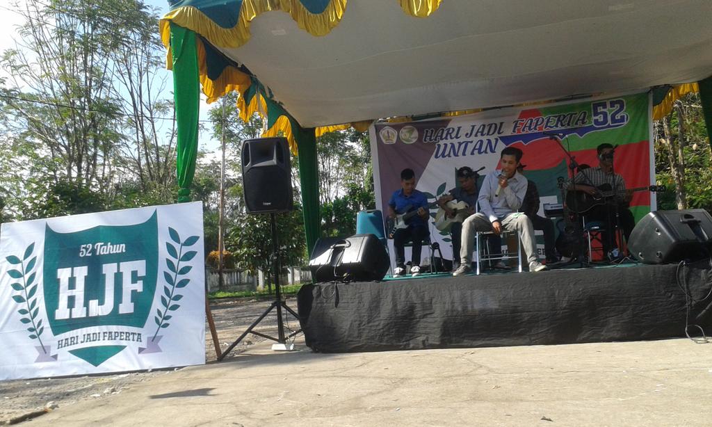 BEMFPUNTAN's tweet photo. Meriahnya acara #HJF52 @untan_ptk http://t.co/OjUGPrRREw