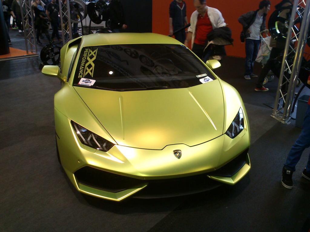 golf4tuning's tweet photo. Cooler lambo auf der @tuningworld http://t.co/0hkIZ6l26A