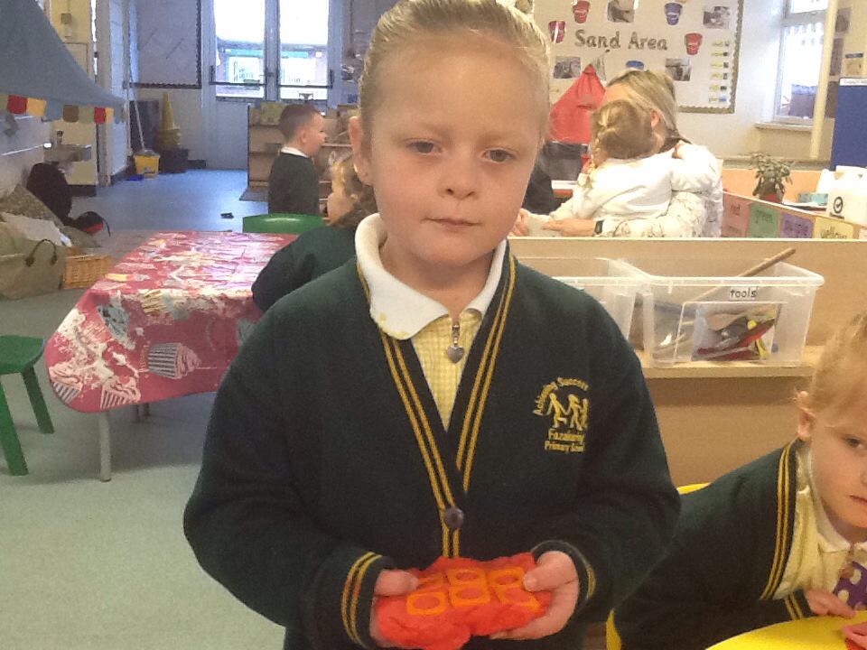 fazakeyfs's tweet photo. Using @Numicon to make patterns in the dough @fazakprimary Nursery #eyfs #md @mathsdotcom http://t.co/HpiOyVjLor