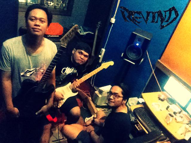revind_metal's tweet photo. Tracking lead gitar @Exkaz crew @Ega_Underdog @ibrenk84 operator @EdwainSatria http://t.co/2MxHaPw1qr