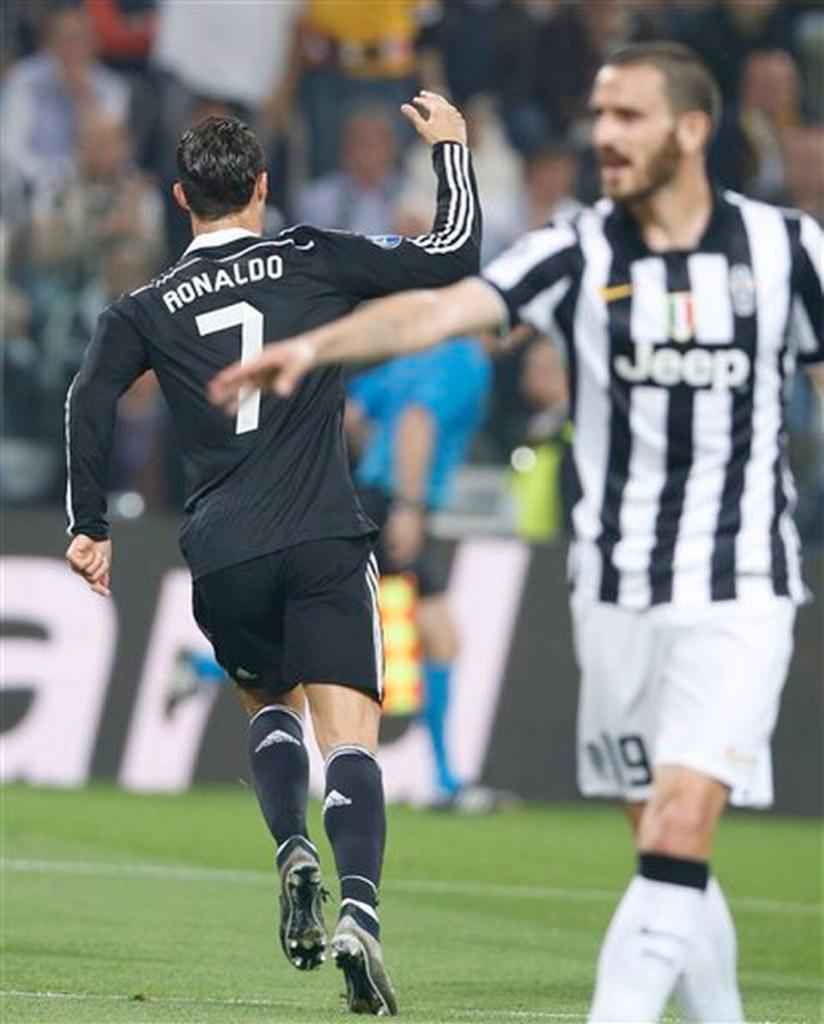Selebrasi CR, reaksi Bonu yang langsung menyemangati teman"nya. #UCL #Juventus #JuveReal