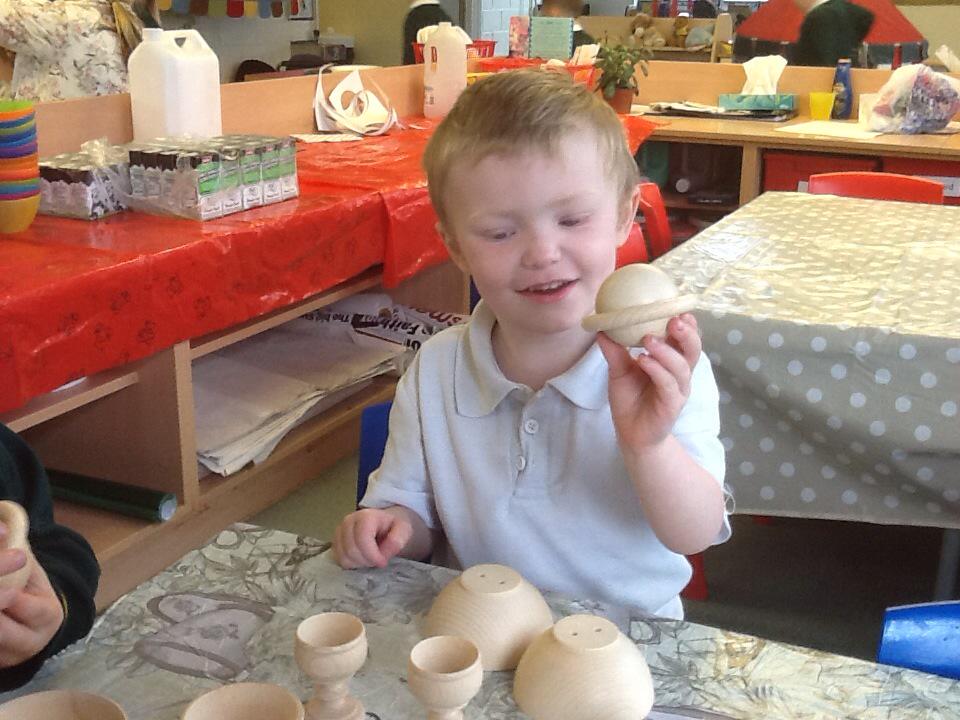 fazakeyfs's tweet photo. A planet! Using @CommotionDist resources @fazakprimary Nursery. #eyfs #imagination http://t.co/hopwsRSVLE
