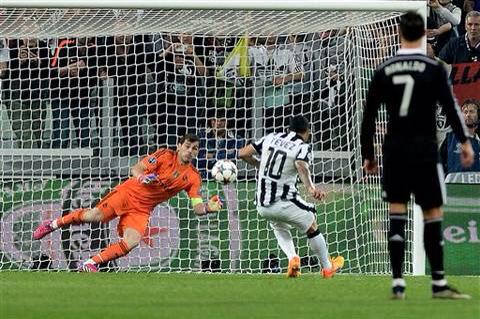Menit 57, Tevez cetak gol melalui titik penalti setelah dia dijatuhkan oleh Carvajal. #UCL #Juventus #JuveReal