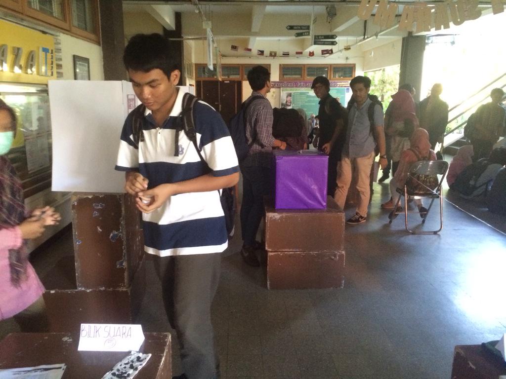 PPUHMTI2015's tweet photo. Suasana TPS hari ini http://t.co/LLYUP5lqkb