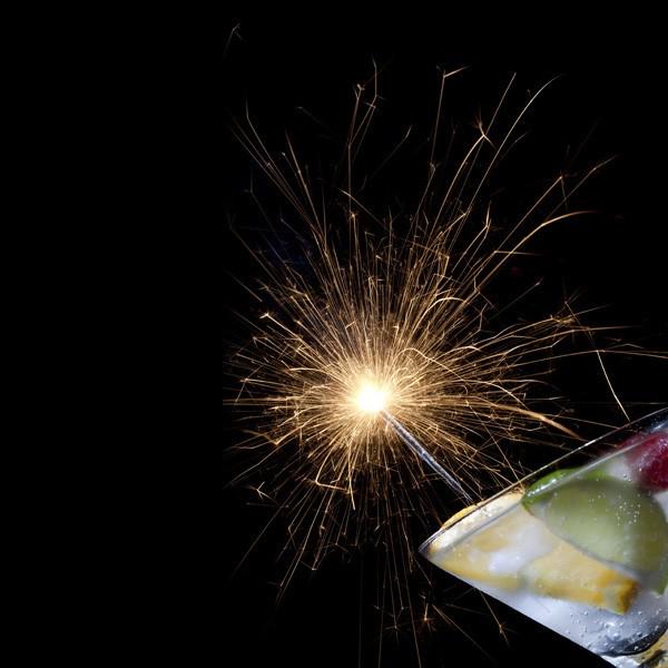 Our non-toxic &amp; smoke free mini sparklers will add a special touch to cocktails and deserts iceentertainments.com/ice-sparklers/…