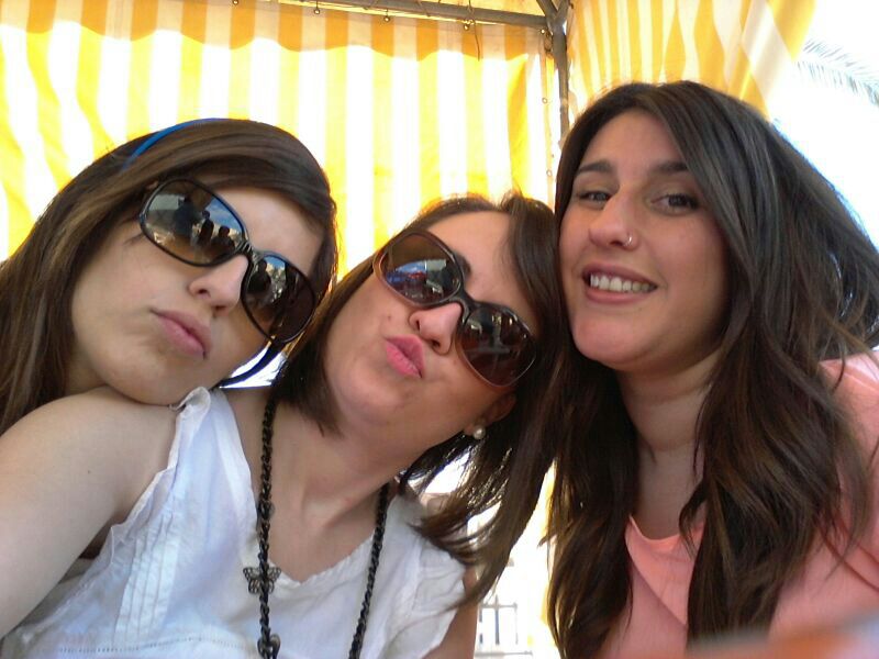 PatryPerz's tweet photo. Echando de menos a mi @TherMartinez  y a mi morena @Marialr6 http://t.co/MCVThMpWsj