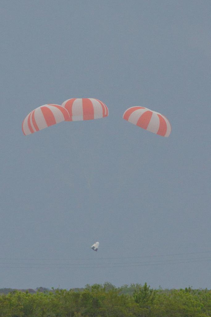 AstroGingerSnap's tweet photo. .@mikeseeley captured fantastic shots of today's #SpaceX #PadAbortTest What a way to start the day. #LaunchAmerica http://t.co/Og6l7J9v7w