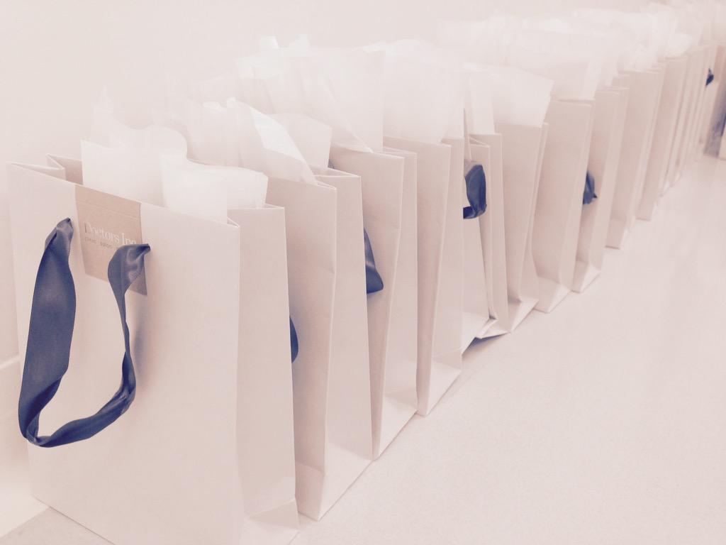 VOGUE NIGHT OUT Goodie bag prep. Nog 1 dag! #doctorsincatwork #VOGUE #voguenightout <a href="/NLVogue/">NLVogue</a>