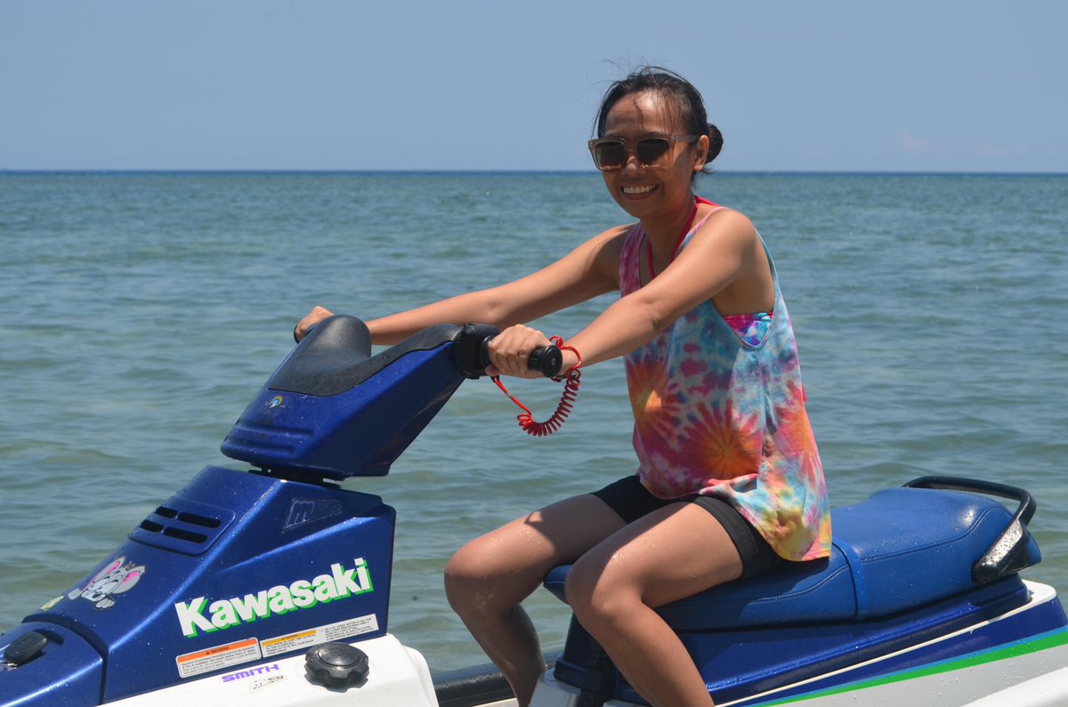 follow__parks's tweet photo. the nerve to drive a jet ski.
#SummerShakeThat http://t.co/tHvTfoKZKc