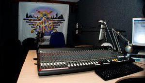 <a href="/MancunianWays/">Mancunian Ways</a> show tonight 7-9pm on <a href="/ManchesterRadio/">Manchester Radio</a> Philip will be chatting to <a href="/The_Rubys/">The Rubys</a> about their new album