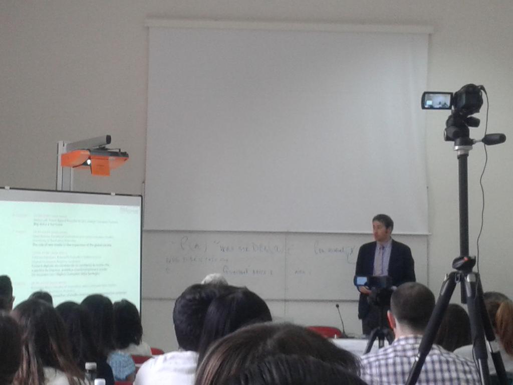 saronch1's tweet photo. Alessandro Lovari, docente di comunicazione pubblica, illustra il programma #sdcsassari http://t.co/jkMk5ZL7mV