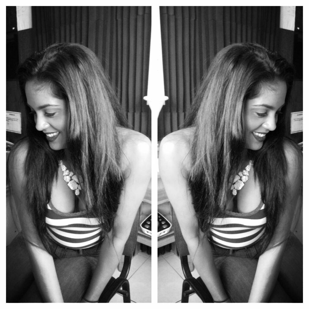 s_radday's tweet photo. Doing my thing on Hott93's #MorningRush #teamRadday #Hott93 http://t.co/ZUojuvZXMx