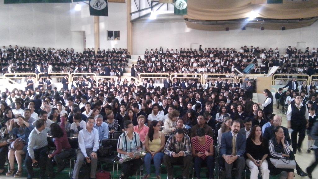 PREPAFRAYLUIS's tweet photo. Ceremonia de excelencia http://t.co/ldX8NzbAec