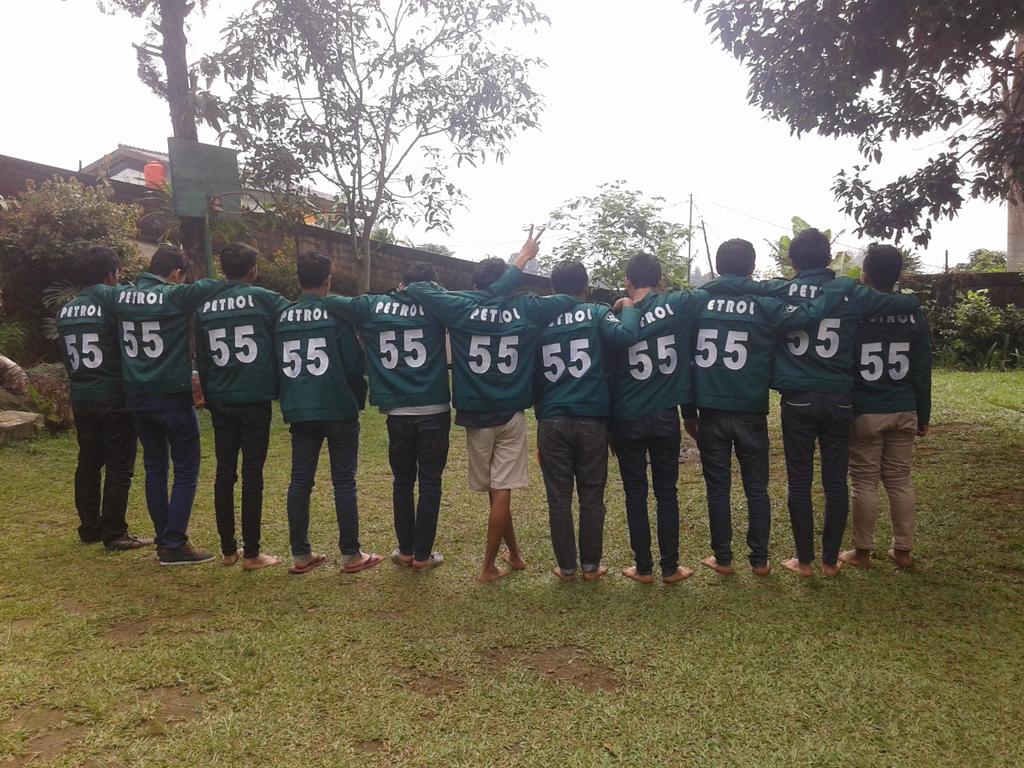 2017Petrol's tweet photo. Green Army 2017 !!! http://t.co/Nxfi7GmgQt